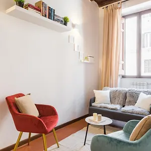 Apartment Via Dei Serpenti, Rome